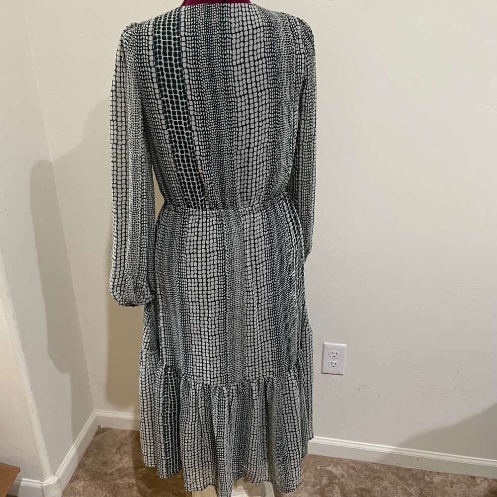 Banana Republic- Flounce Hem Chiffon V- Neck Dress - Picture 2 of 16